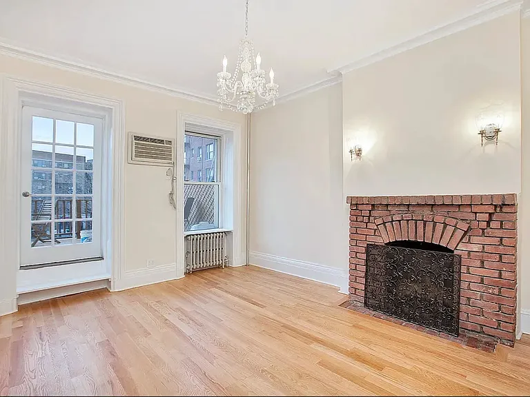 69 Macdougal St #3R — Photo 5