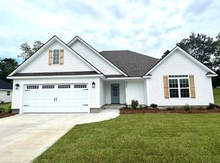 4024 Landings Cir, Hahira, GA 31632