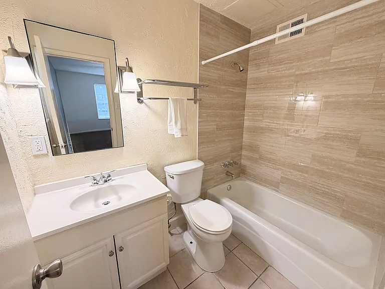 Countrybrook Apartments — Photo 53