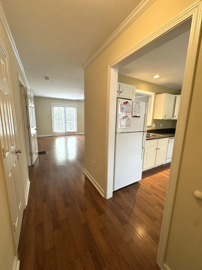 SOUTH HAMPTON VILLAGE — Photo 4