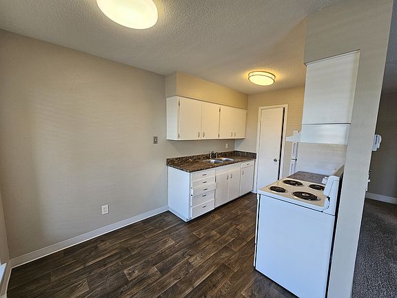 4th image of 102 S 38th St