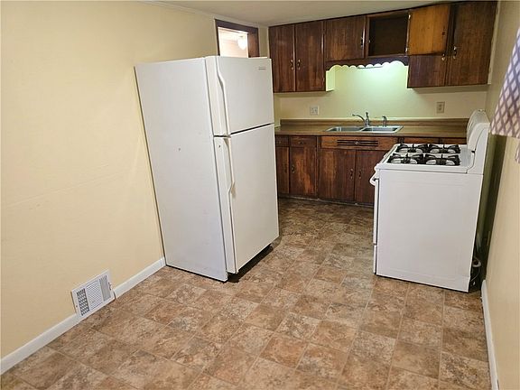 4th image of 205 Maple Ln