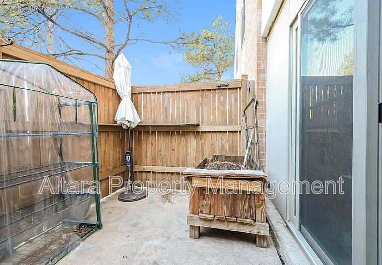 2880 S Locust St #N100 — Photo 10