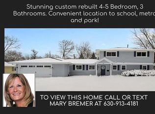 314 Brookside Cir, Wheaton, IL 60187