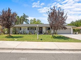 221 Phlox Ave, Redlands, CA 92373
