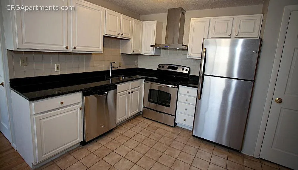 Building Photo - 14 Murdock St #32