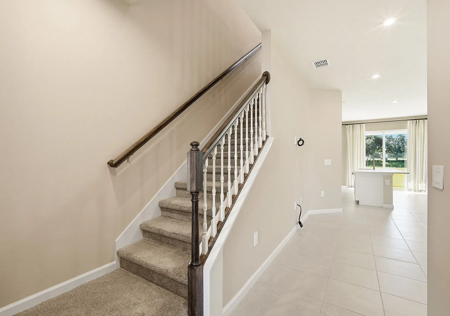 Beautiful Upgraded Ryan Homes Corner-Unit Townhome! — Photo 4