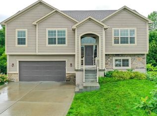 16911 Meadow Creek Cir, Belton, MO 64012
