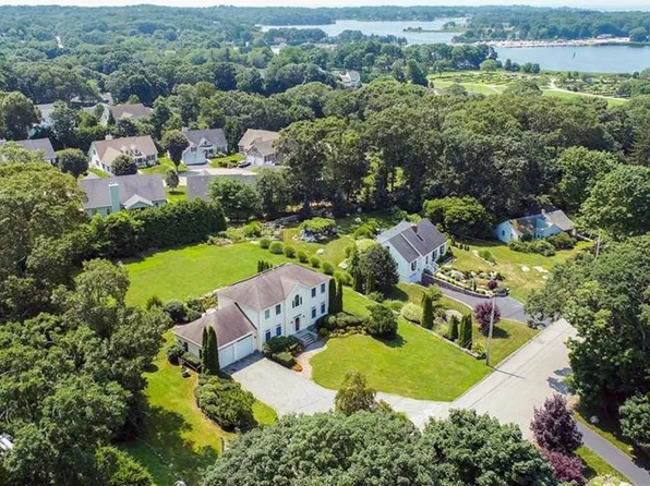 17 Hubbard St, Westerly, RI 02891