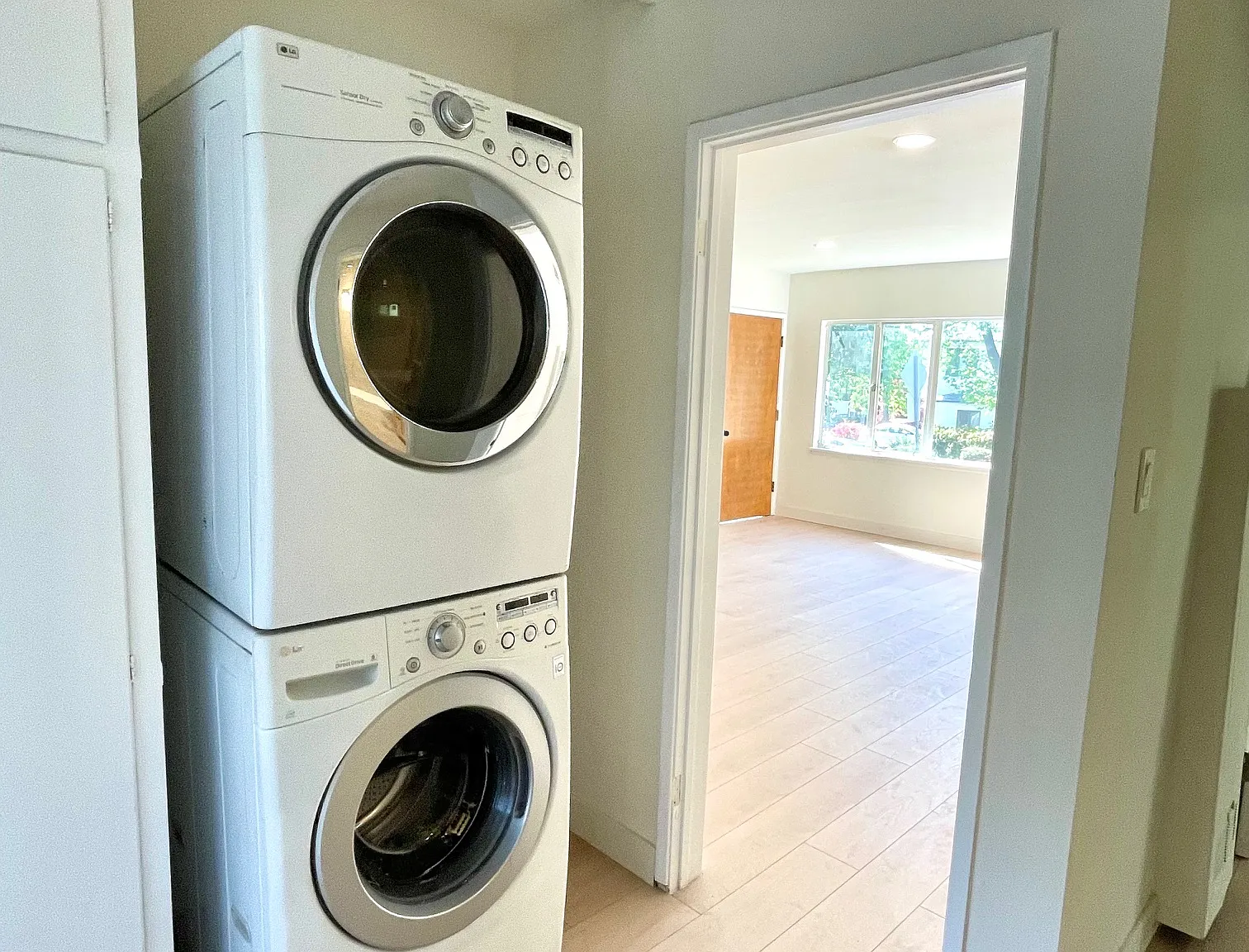 3 bed, 1036 sqft, $3,200 — Photo 4