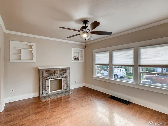 Nice sized living room!
