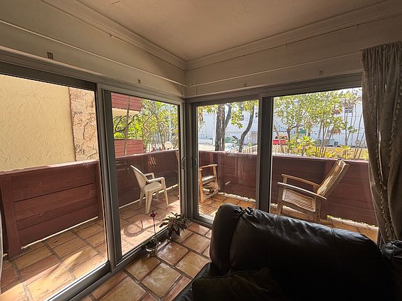 4th image of 1205 Mariposa Ave