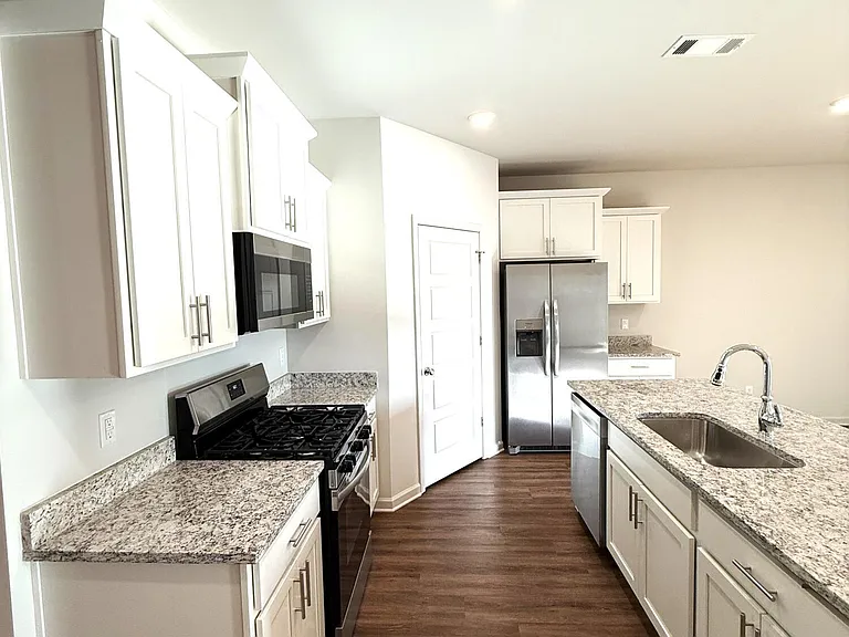453 Piney Dr — Photo 12
