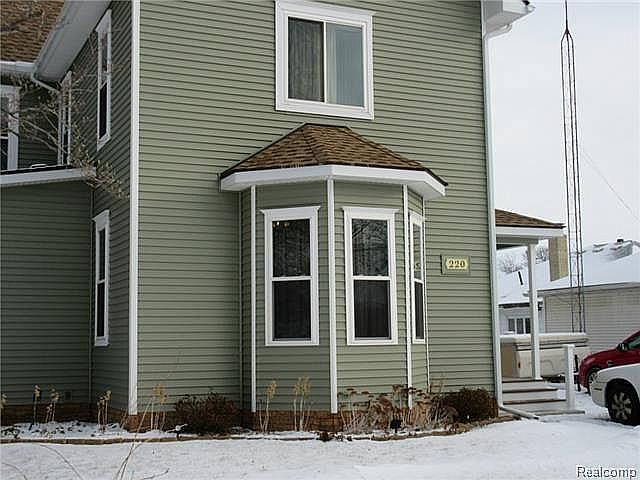 1st image of 220 E Saint Clair St