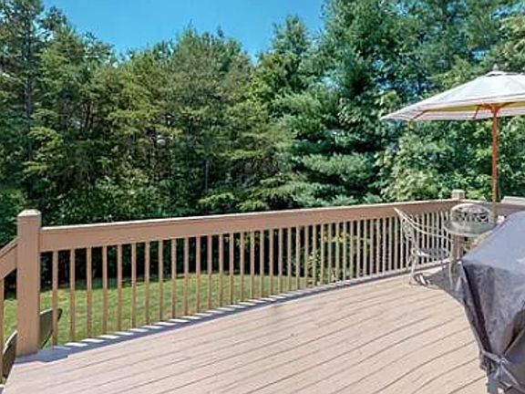 3rd image of 19 Double Brook Dr