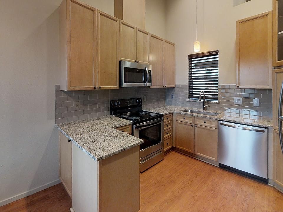 1st image of 5264 NE 121st Ave #149
