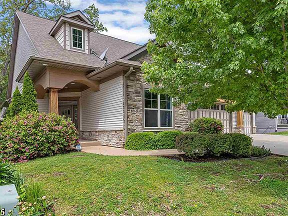 2nd image of 856 Sugar Loaf Cir