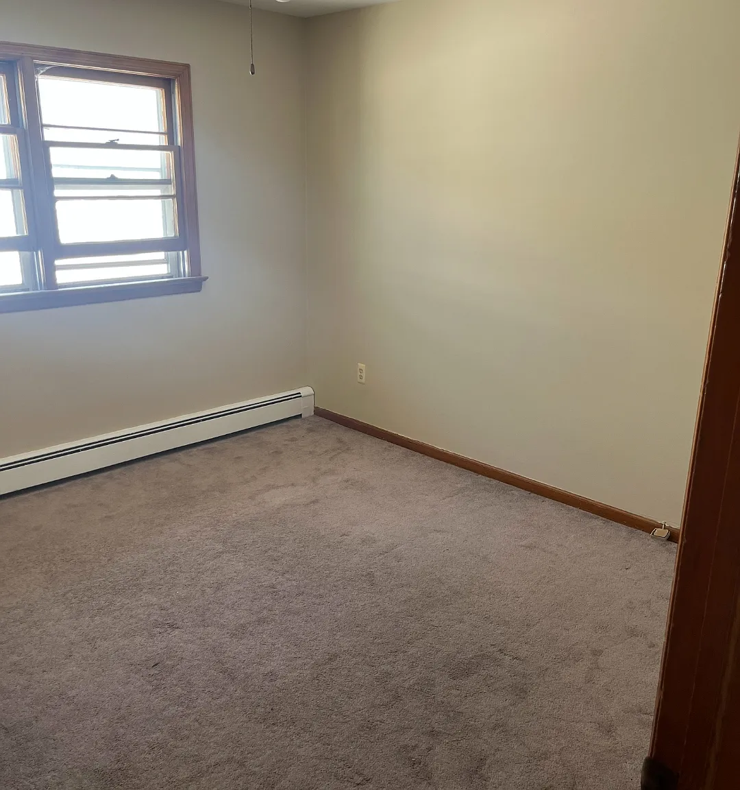 3 bed, 2148 sqft, $2,700 — Photo 3