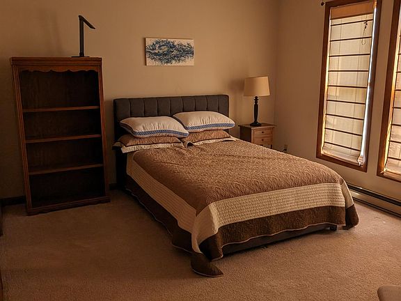 Photo of the Bed in the room that is available for rent