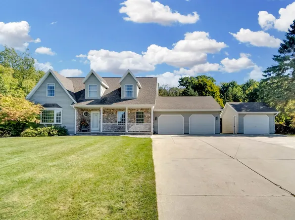 N5125 Summit Dr, Fond Du Lac, WI 54937