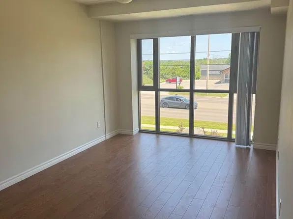 496 Yonge St #405, Barrie, ON L4N 4E2