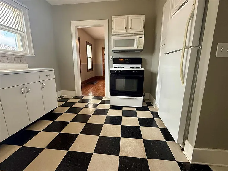 1328-30 Patterson Ave — Photo 11