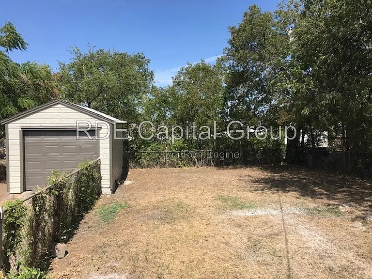 2417 Lowriemore Ln — Photo 7