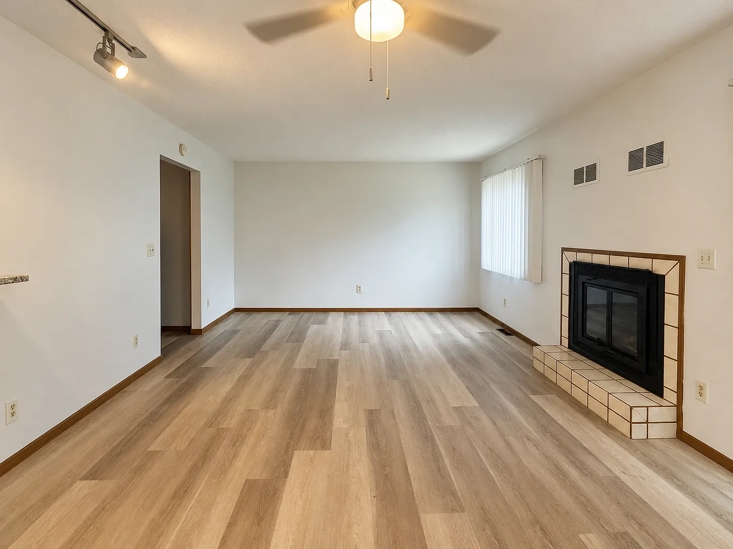 2 bed, 1300 sqft, $1,550 — Photo 4