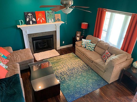 Living Room (1st Floor)