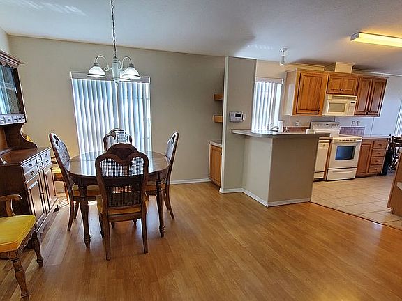 Spacious dining and kitchen 