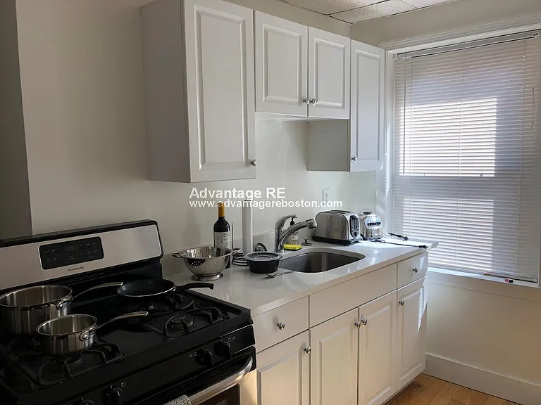 10 Wiget St #8 — Photo 5