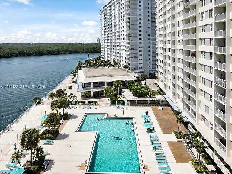 300 Bayview Dr #307 — Photo 36