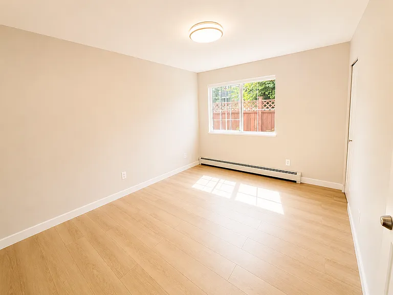6796 Waltham Ave — Photo 4