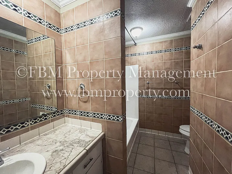 2608 W Sycamore Ave #7 — Photo 4