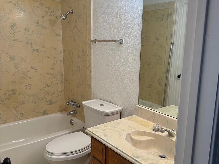 8243 Creekbend Dr #8243 — Photo 10