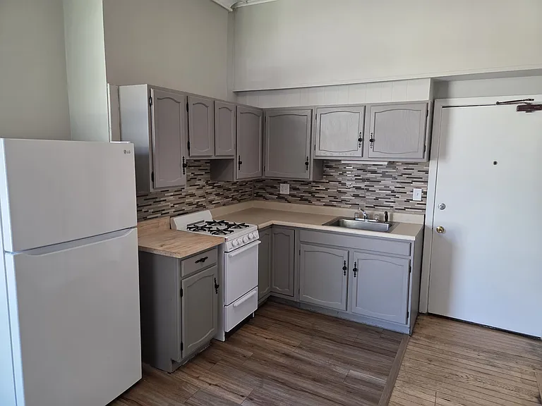 316 Stuart Ave #1 — Photo 6