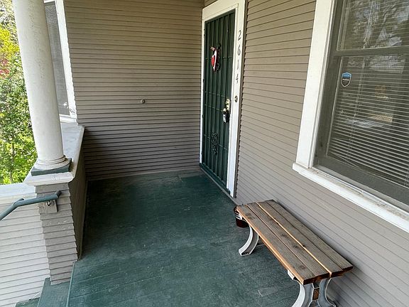 4th image of 2614 Q St #2614
