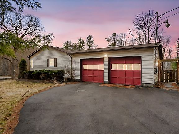 2nd image of 4 Deer Run Rd