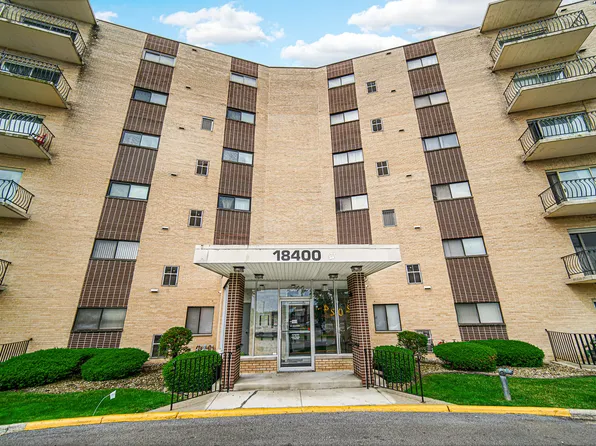 18400 Cherry Creek Dr APT 305, Homewood, IL 60430