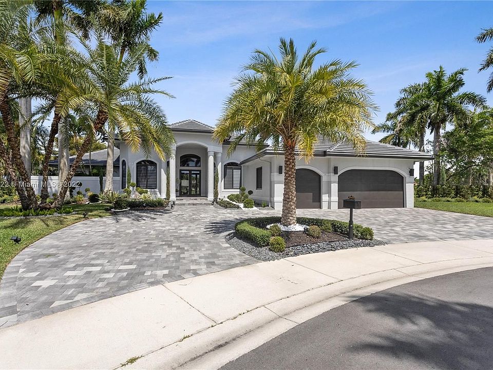 1st image of 2530 Poinciana Dr