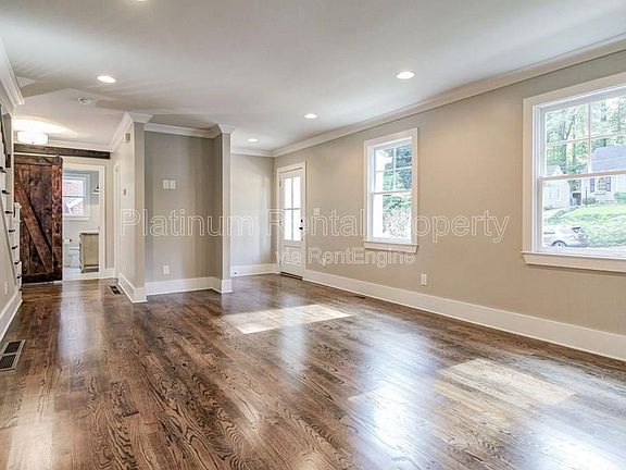4th image of 1104 Rosedale Rd NE