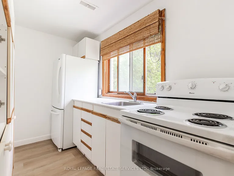 227 Lakeshore Rd W #2 — Photo 6