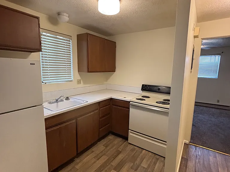 486 Whittier St #10 — Photo 3