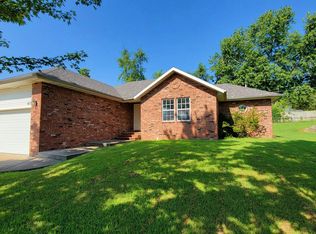 415 S Southgate Dr, Nixa, MO 65714