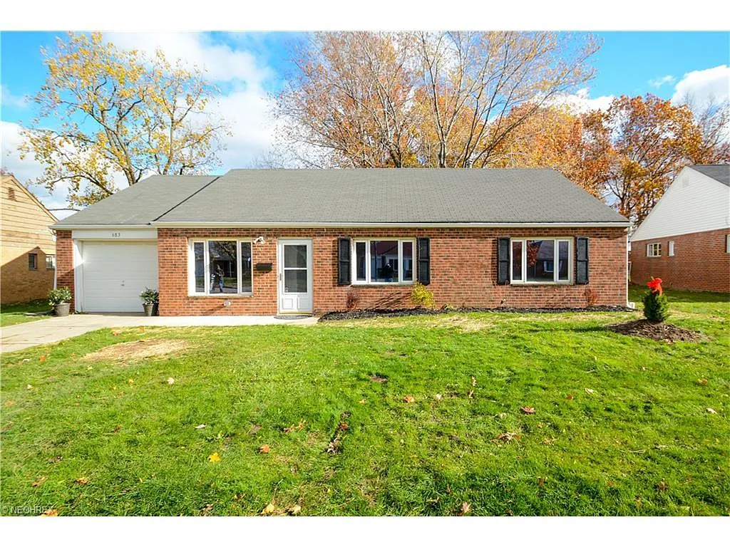 683 Walnut Dr photo 1