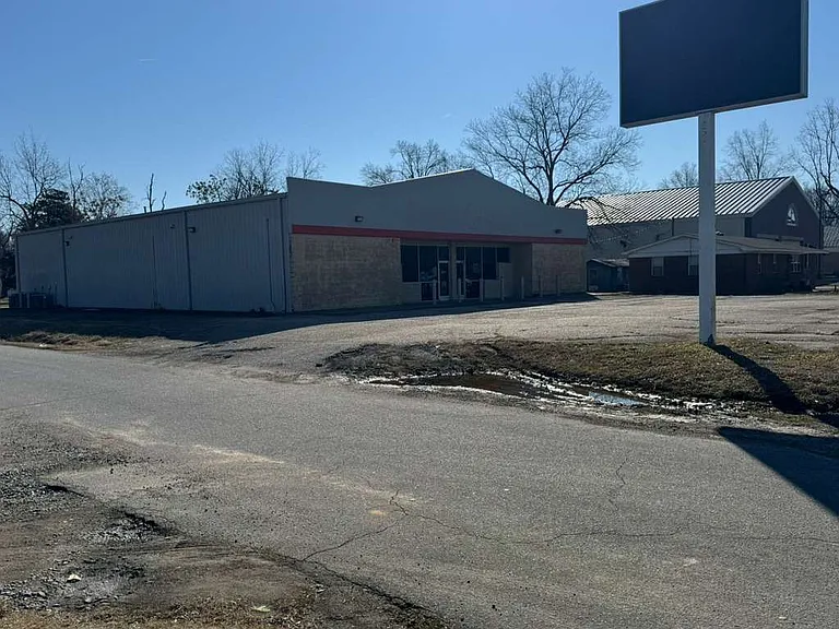 820 N Main St — Photo 5