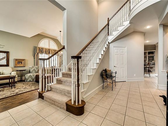 3rd image of 719 Water Oak Dr