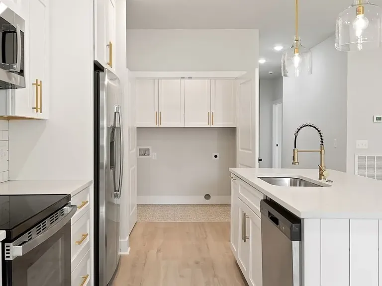 344 S Walnut Ave — Photo 8