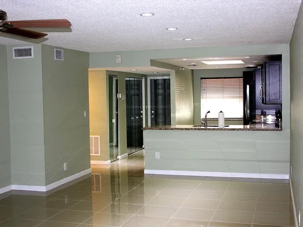 430 Commodore Drive #215, Plantation, FL 33325