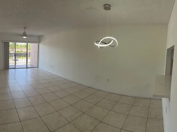 1900 W 68th St APT H203, Hialeah, FL 33014